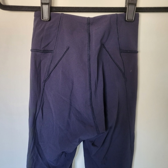 Lululemon Hold On Tight Solid 28'' Midnight Navy Stirrup Leggings Sz 2 - Picture 5 of 16
